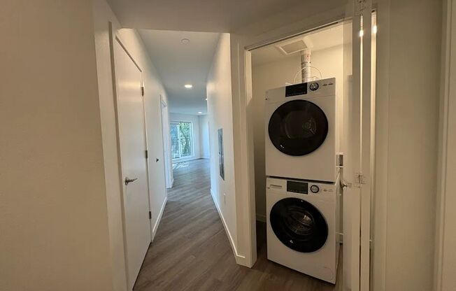 2 beds, 2 baths, 784 sqft, $2,932, Unit 302