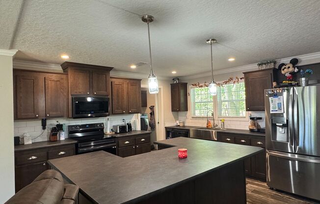 Modern 4-Bedroom, 3-Bath Home on a Private Lot in Jefferson, GA