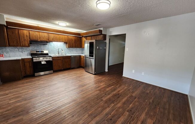 3/2/1 off the Loop / Mins to Downtown New Braunfels & Gruene / Fridge / Sun Room / Fenced in Yard / CISD