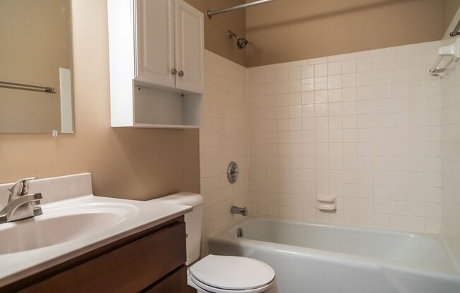 Studio, 1 bath, 300 sqft, $1,230, Unit 102-201