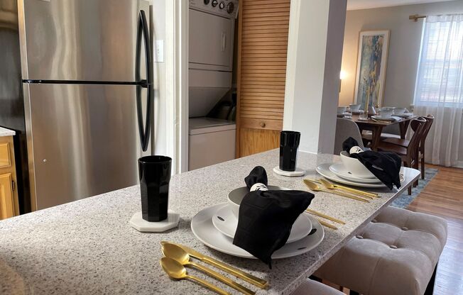 2 beds, 1 bath, 897 sqft, $2,335, Unit C-01