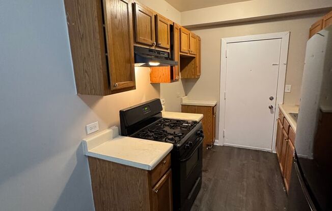 3 beds, 1 bath, $1,300, Unit 4834 #103