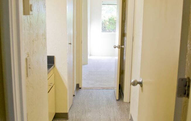 2 beds, 1 bath, 840 sqft, $1,597, Unit 1915