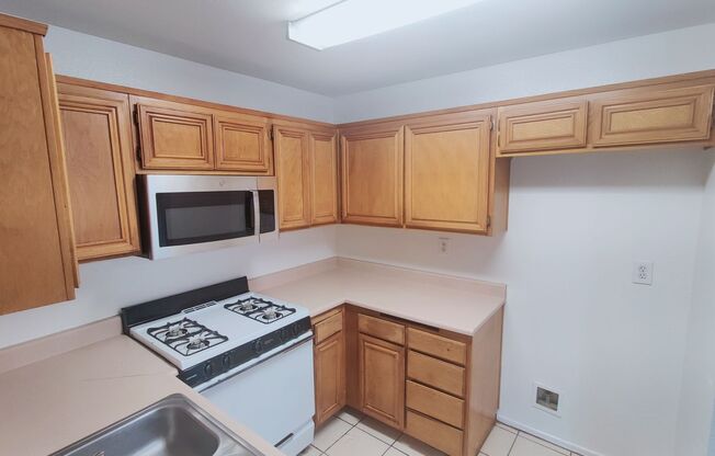 2 beds, 2 baths, $2,095, Unit 107