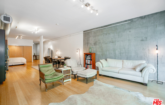 1 bed, 1 bath, 1,100 sqft, $2,850, Unit 506