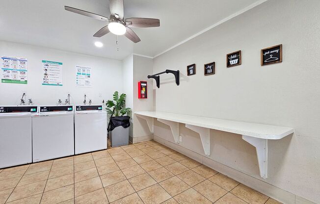 3 beds, 2 baths, $3,025, Unit 59