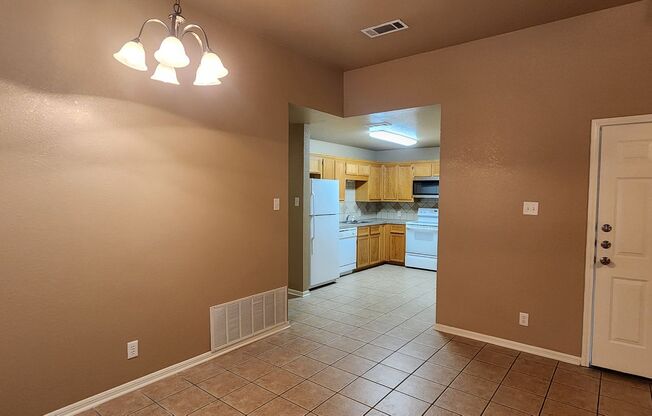 3 beds, 2 baths, $1,150, Unit B