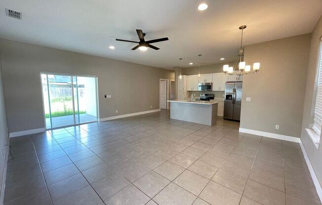 Gorgeous 4 Bedroom, 2 Bathroom Home in Poinciana!!