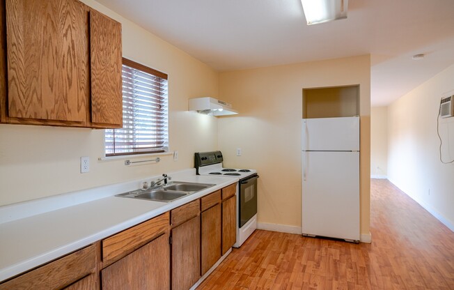 2 beds, 1 bath, $1,595