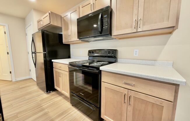 1 bed, 1 bath, 645 sqft, $1,379, Unit EC 4242-01