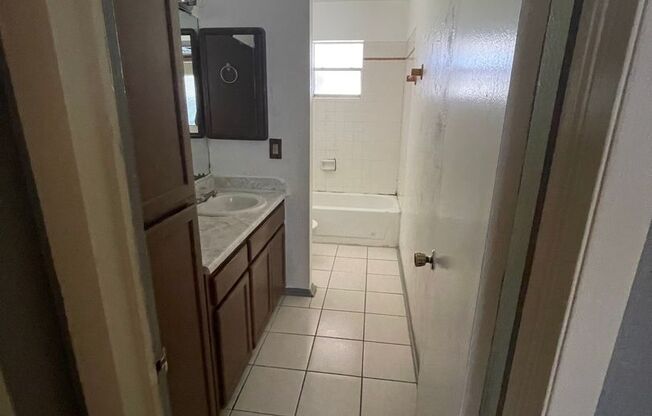 2 beds, 1 bath, $950