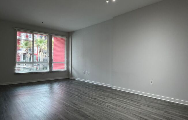 1 bed, 1.5 baths, 889 sqft, $2,740, Unit 256