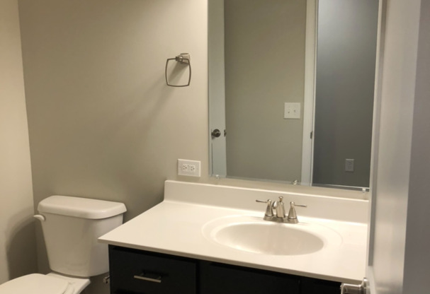 2 beds, 1 bath, 1,000 sqft, $1,025, Unit B 105