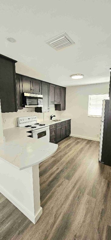 765 W 7 ST