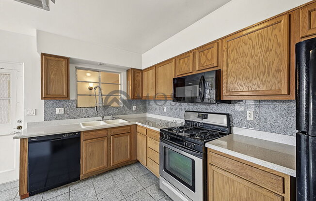 3 beds, 2 baths, 1,553 sqft, $2,300
