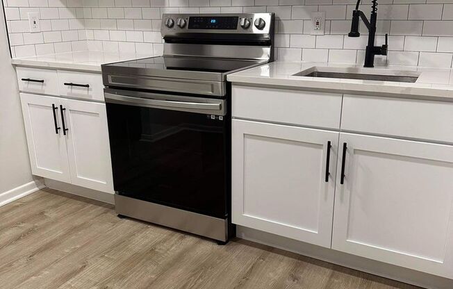 2 beds, 1 bath, $1,750, Unit E03