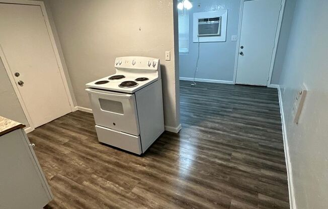 2 beds, 1 bath, 800 sqft, $900, Unit 2112