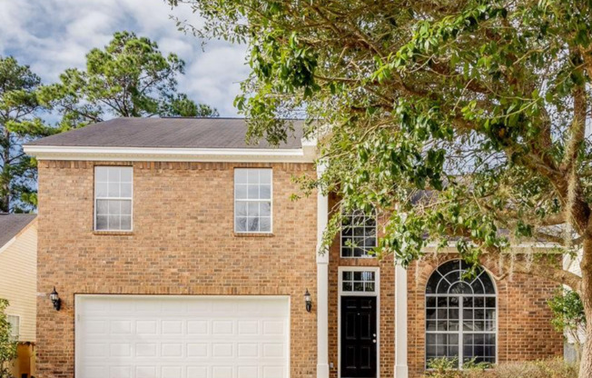 4 Bedrooms, 3 Bathrooms in Richmond Hill's Mainstreet Subdivision