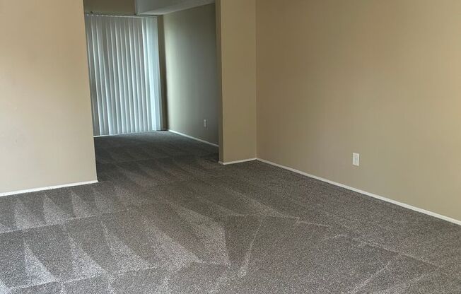 2 beds, 1 bath, 869 sqft, $1,139, Unit 12723T