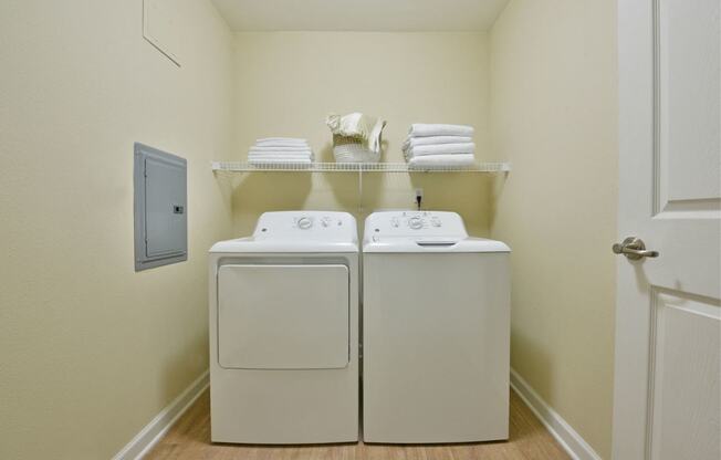 Full Size Washer and Dryer at Badger Canyon, Kennewick, Washington