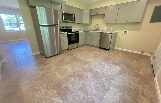 108 Woodhouse Ln, Savannah, GA 31406