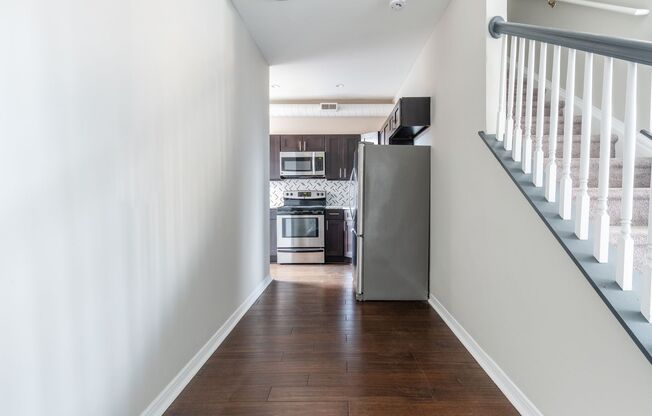 3 beds, 1 bath, 1,000 sqft, $1,995, Unit 1422-E