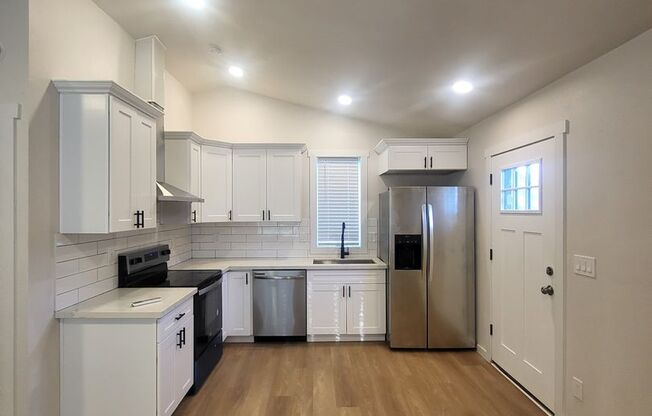 Studio, 1 bath, 500 sqft, $1,100, Unit Unit B