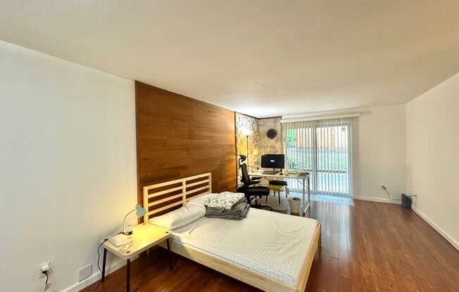 Beautiful Ground-Floor Condo Near Microsoft