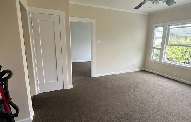 1 bed, 1 bath, 450 sqft, $1,600, Unit 827