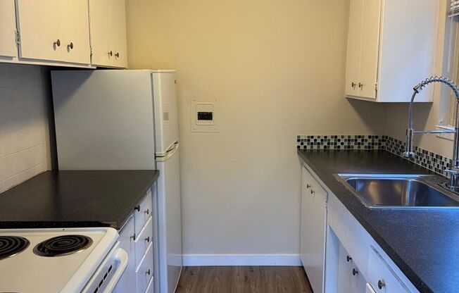 2 beds, 1 bath, 800 sqft, $2,200, Unit 101