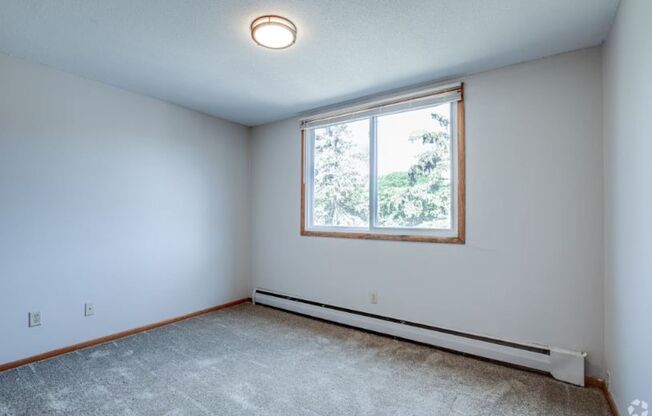 2 beds, 1 bath, 1,000 sqft, $1,299, Unit 3737-204