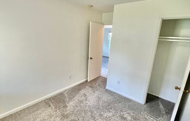 3 beds, 1 bath, $950