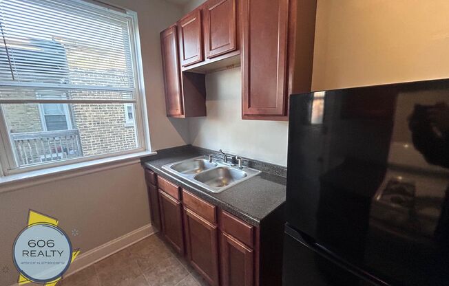 Charming Apartments in Rogers Park!