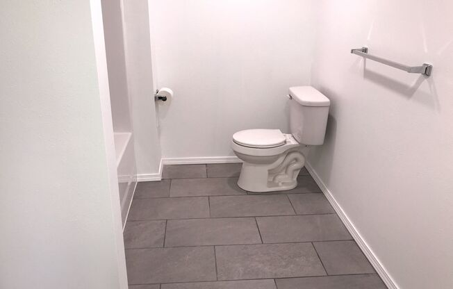 Loft Apartment/ Garage For Rent