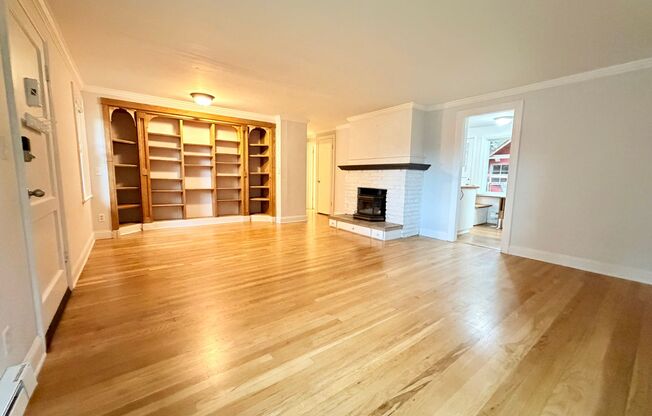 Great 2 bed home, fully fenced backyard in desirable Olympic Hills! Available Now!