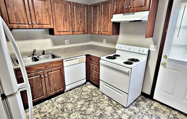 (RCH-102) 1202 Brookline Ave