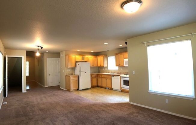 Lovely 3 Bedroom Home near the Max Line in Hillsboro!