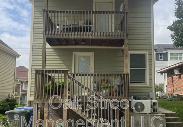 1011 OAK ST