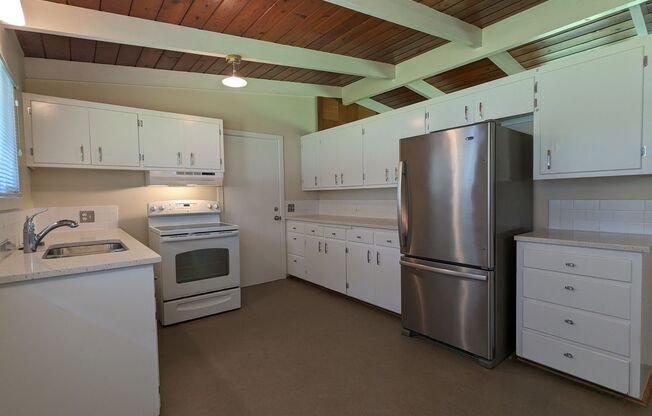 Mid-Century Modern 2-Bedroom, 1-Bath Home In South Eugene!