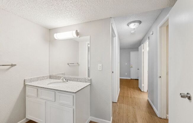 3 beds, 2 baths, 643 sqft, $2,000, Unit B105