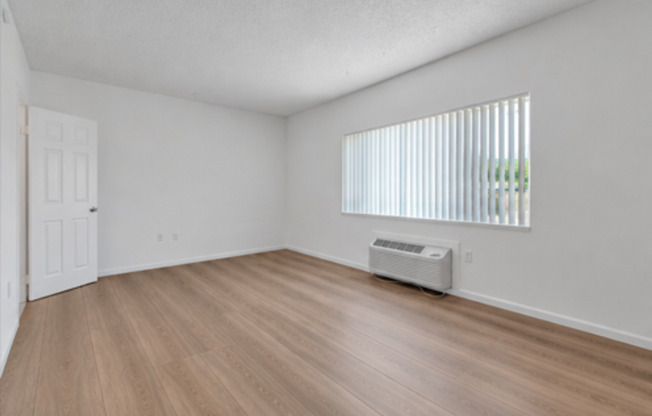 Studio, 1 bath, 450 sqft, $1,299, Unit 32