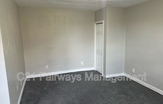726 LARGE AVE