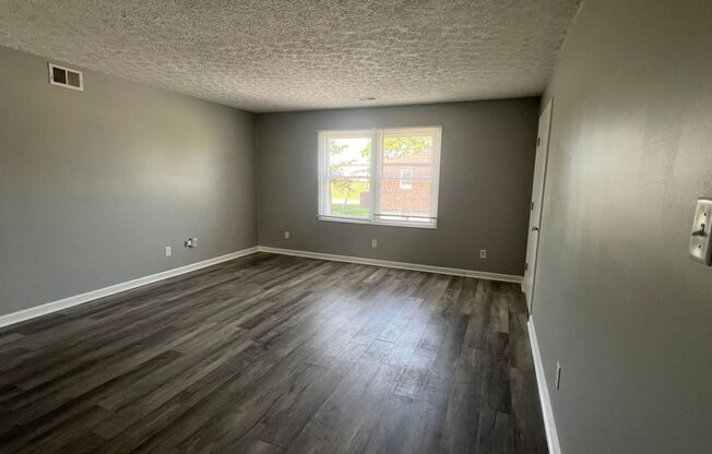 3 beds, 1 bath, $1,275