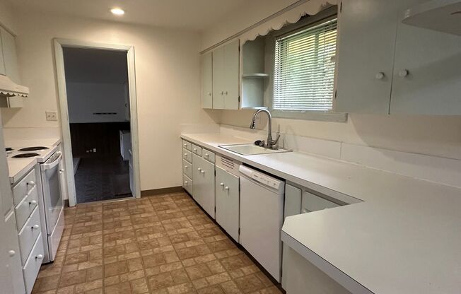 3 Bedroom Ranch Style Home in the Centennial Neighborhood!