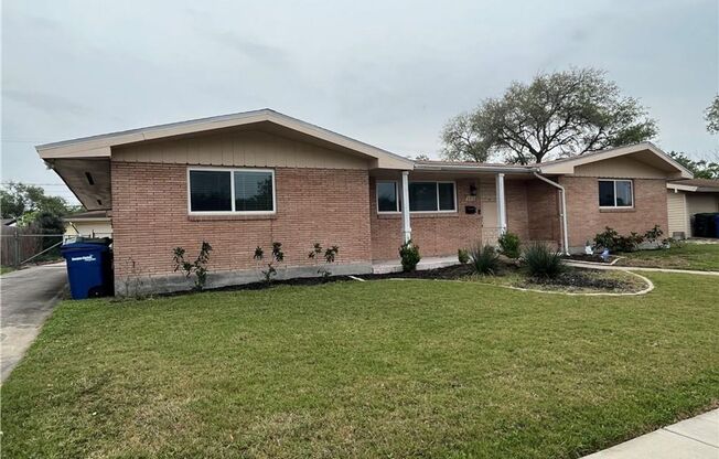 Ranch Style Home with Back Apartment