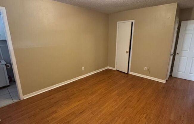 3 beds, 2 baths, $1,395