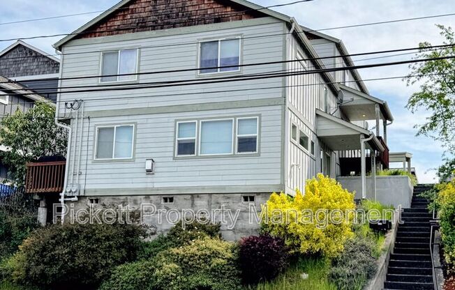 1118 PARK AVE