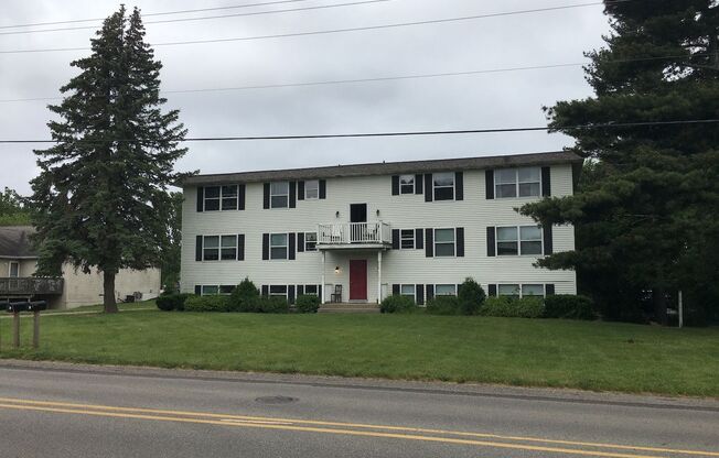 2 beds, 1 bath, $1,100, Unit Unit 3