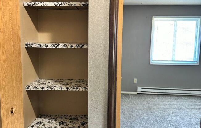 3 beds, 2 baths, 1,035 sqft, $945, Unit 1929-23