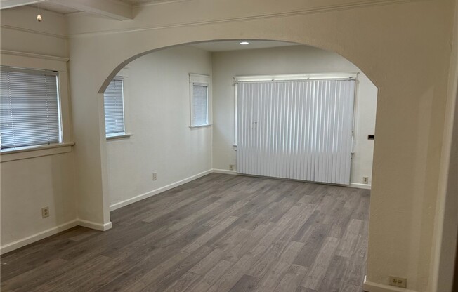 820 W 55 ST